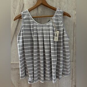 Easel Pleated Keyhole Tank – Size Small – NWT